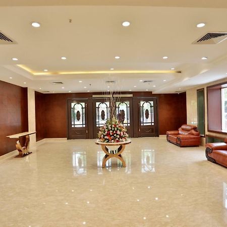 Hotel Royal Imperio Faridabad Esterno foto