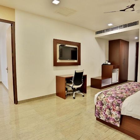 Hotel Royal Imperio Faridabad Esterno foto