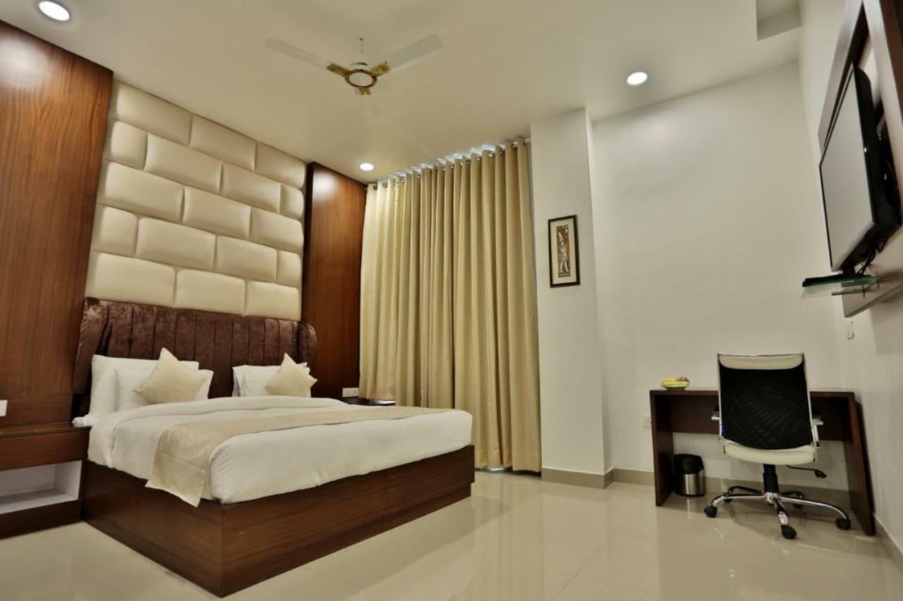 Hotel Royal Imperio Faridabad Esterno foto