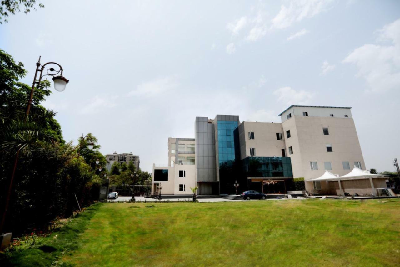 Hotel Royal Imperio Faridabad Esterno foto