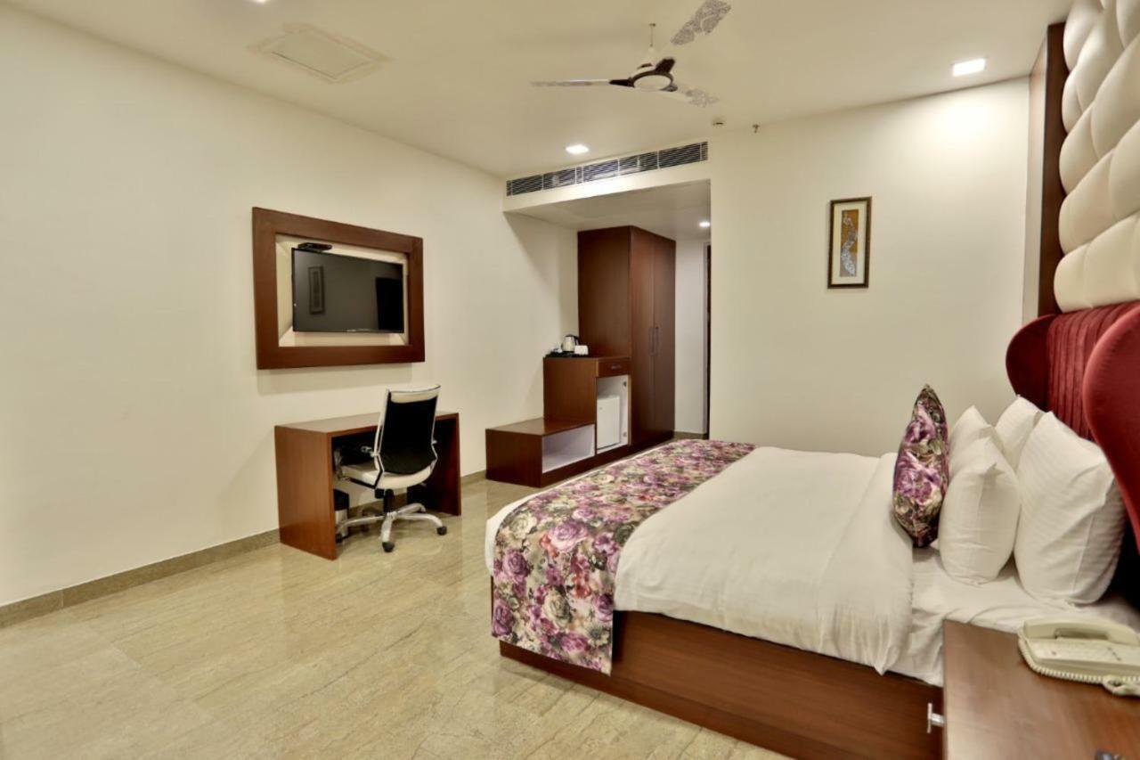 Hotel Royal Imperio Faridabad Esterno foto