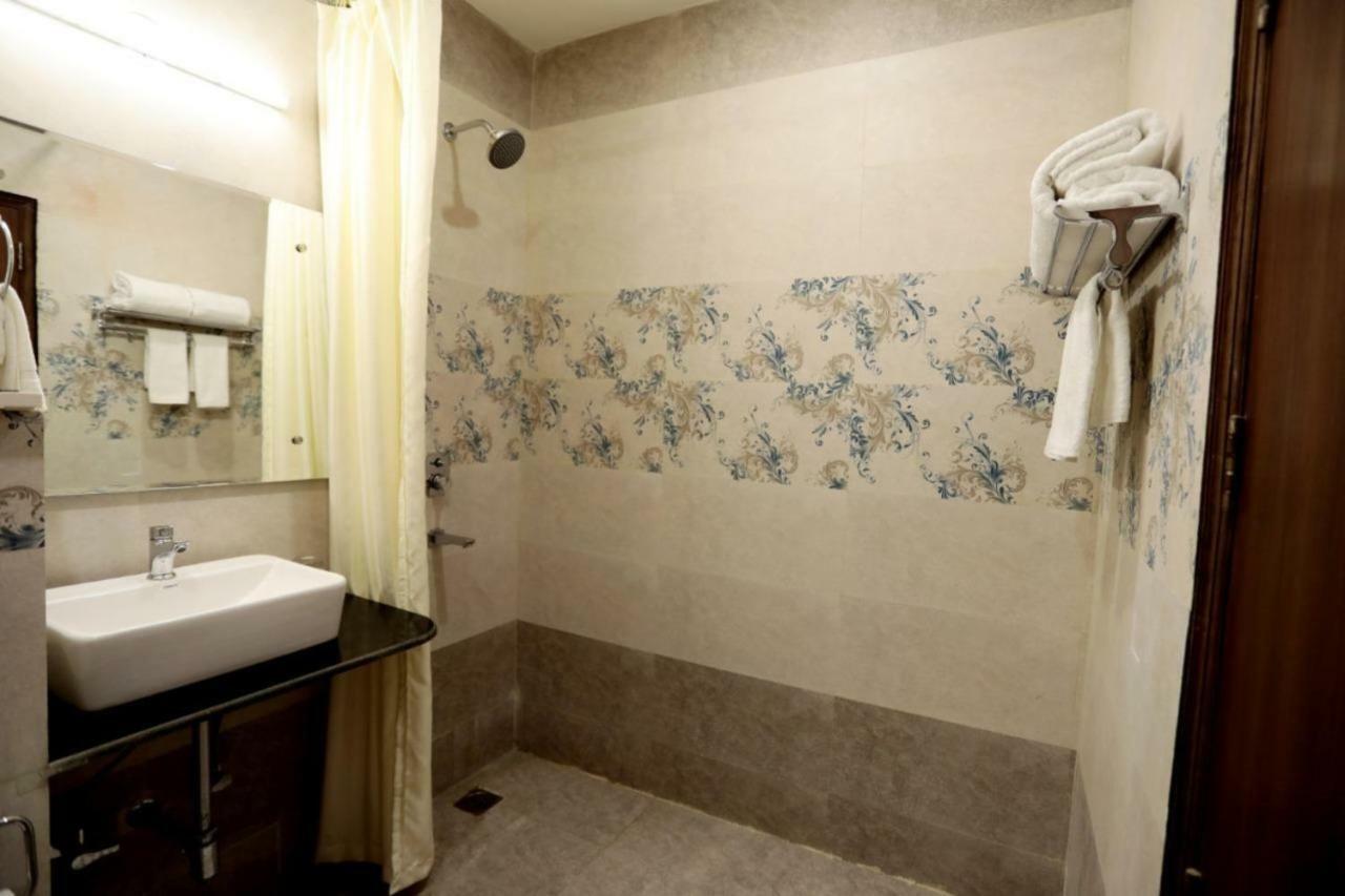 Hotel Royal Imperio Faridabad Esterno foto