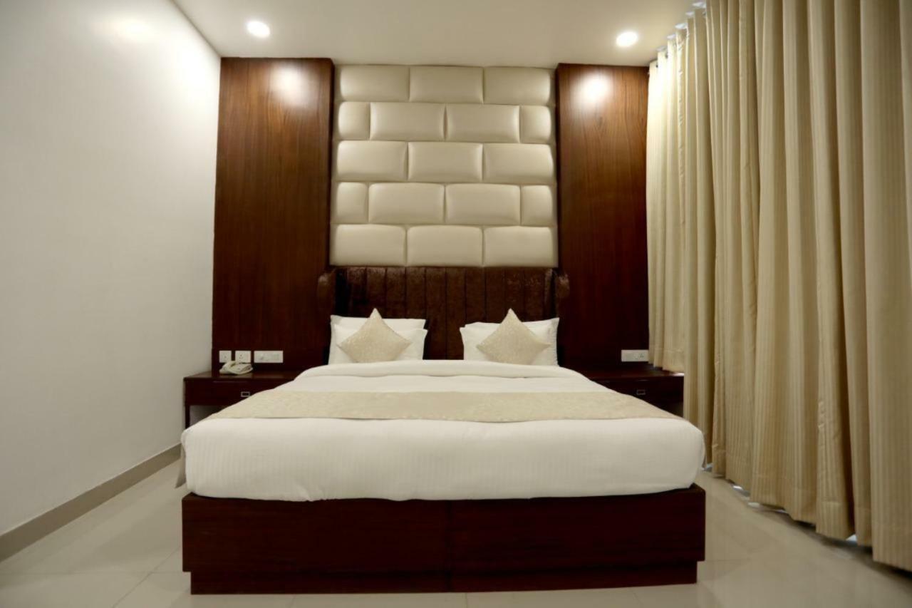 Hotel Royal Imperio Faridabad Esterno foto