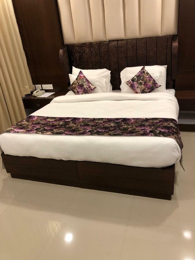 Hotel Royal Imperio Faridabad Esterno foto