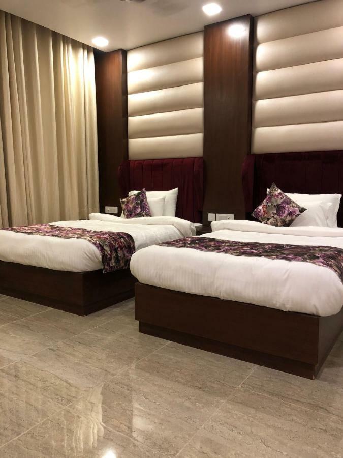 Hotel Royal Imperio Faridabad Esterno foto