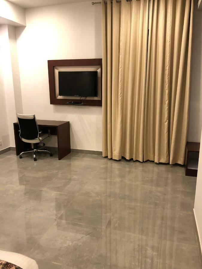 Hotel Royal Imperio Faridabad Esterno foto