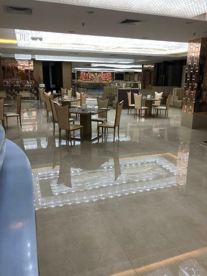 Hotel Royal Imperio Faridabad Esterno foto