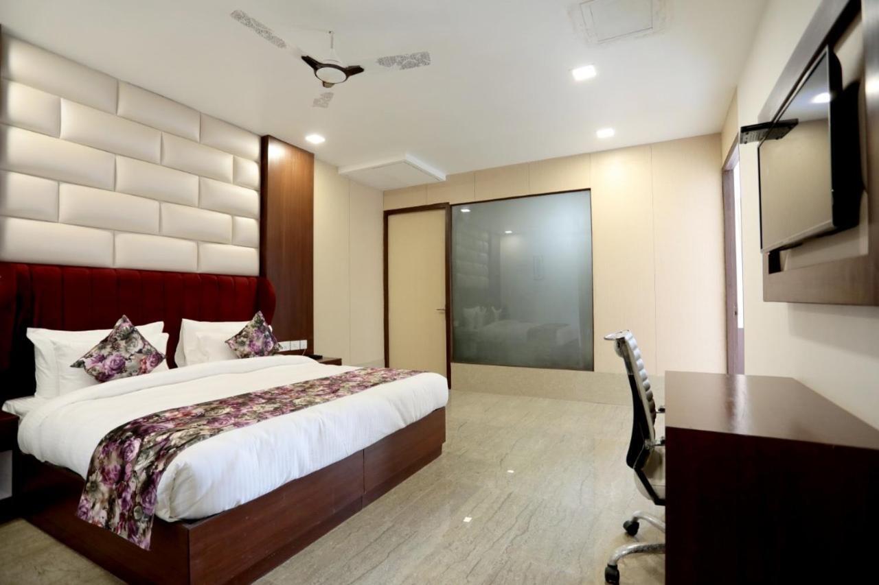 Hotel Royal Imperio Faridabad Esterno foto