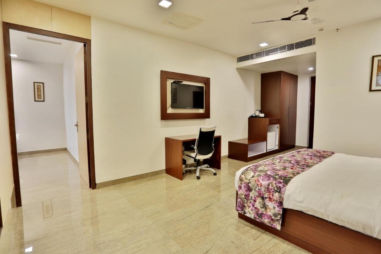 Hotel Royal Imperio Faridabad Esterno foto